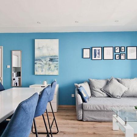 Modern Retreat: 2Br Stylish Apt With Comfy Rooms! Smart Tv With 200Mbps Internet 라르나카 외부 사진