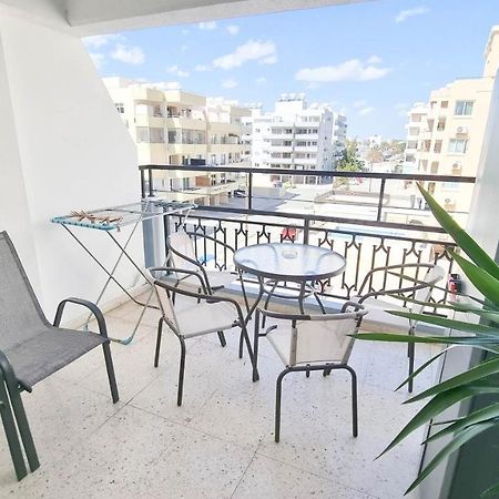 Modern Retreat: 2Br Stylish Apt With Comfy Rooms! Smart Tv With 200Mbps Internet 라르나카 외부 사진