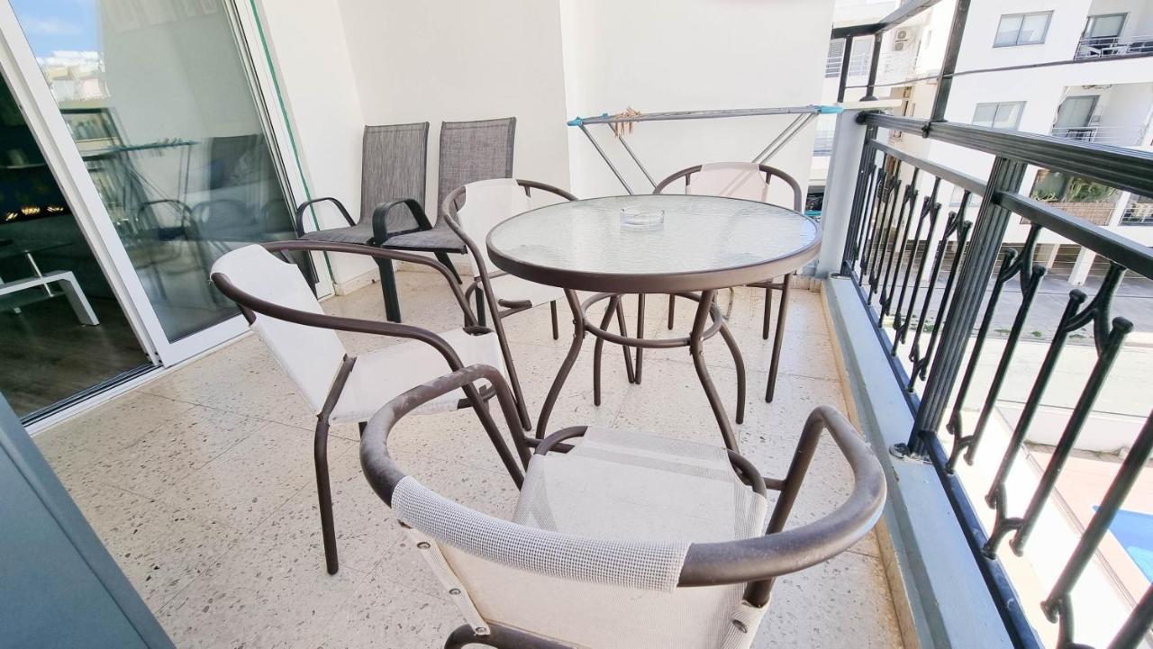 Modern Retreat: 2Br Stylish Apt With Comfy Rooms! Smart Tv With 200Mbps Internet 라르나카 외부 사진