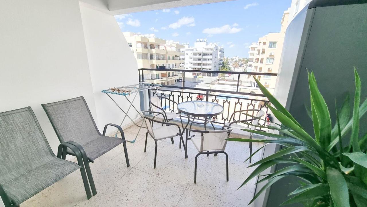 Modern Retreat: 2Br Stylish Apt With Comfy Rooms! Smart Tv With 200Mbps Internet 라르나카 외부 사진